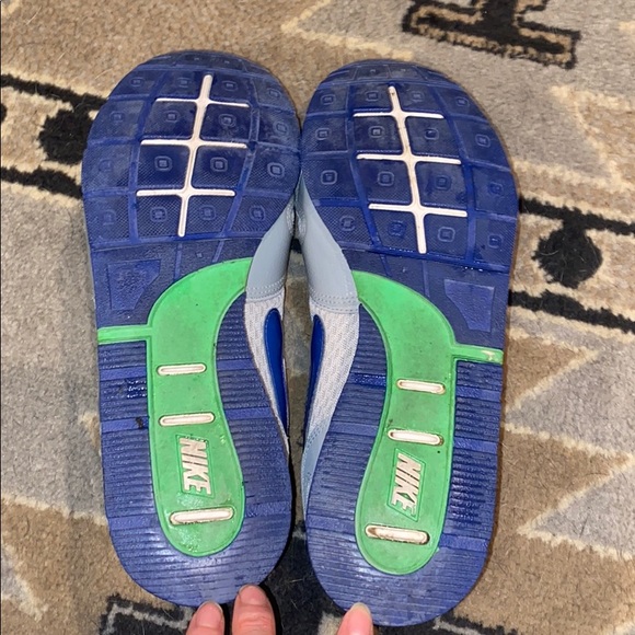 Nike 90s Style Tennis Shoes - Picture 5 of 6